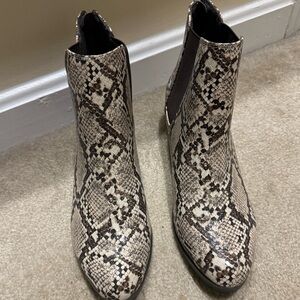 Never been worn tan and brown snake point tow booties